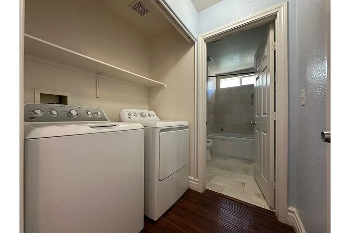 $900 : Esta casa renovada ya está image 8