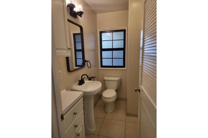 $2480 : 3 bedroom House in Los Angeles image 8