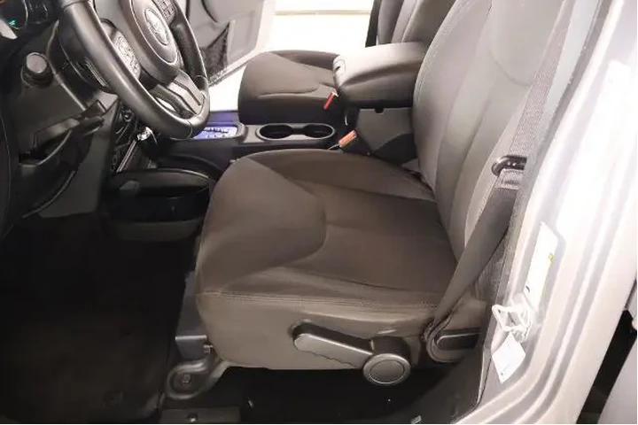 $14982 : Jeep Wrangler Unlimited 2017 image 10