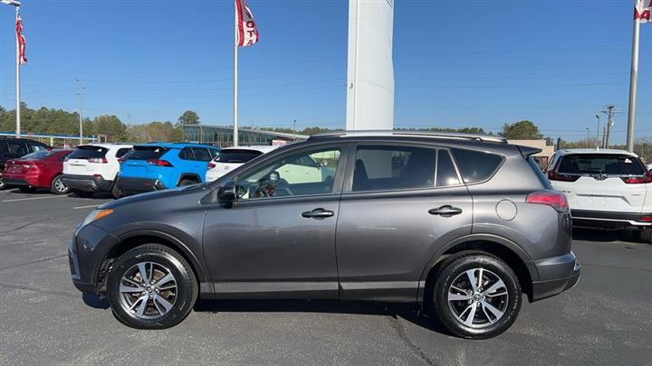 $16890 : PRE-OWNED 2016 TOYOTA RAV4 XLE image 4