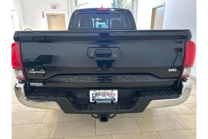 $27985 : Toyota Tacoma 2018 4x4 TRD S image 7