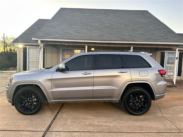 $19995 : 2018 Grand Cherokee image 9