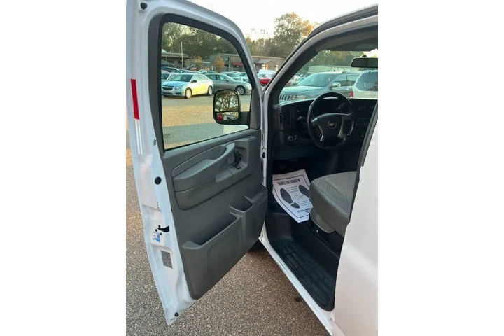 $14999 : 2015 Express 2500 image 8