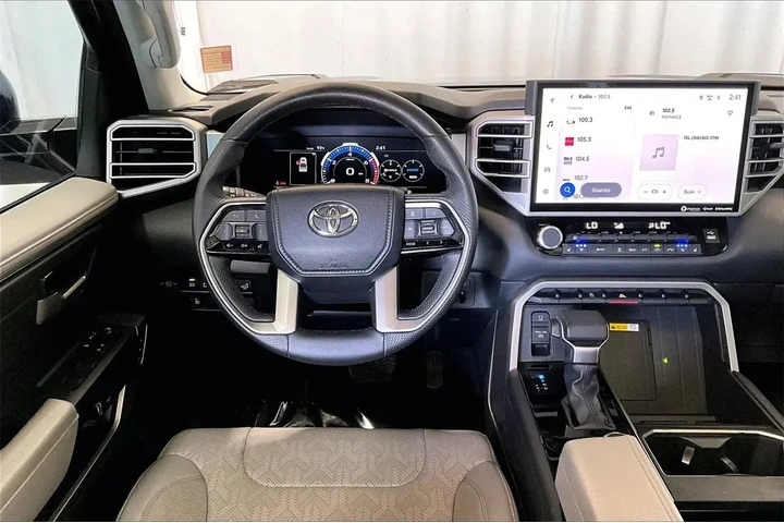 $39991 : Toyota Tundra 2023 4x2 Limit image 4