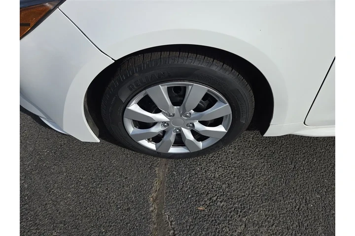 2020 Corolla LE image 9