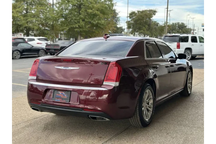 $17999 : 2018 300 Touring image 9