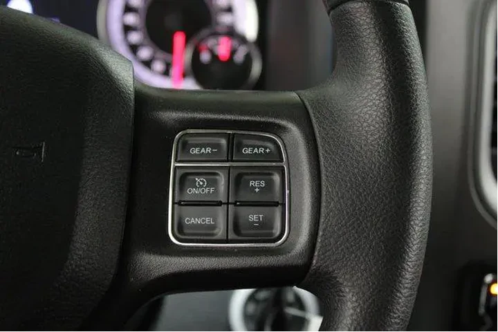 $31949 : Ram 1500 Classic 2022 4x2 Tr image 9