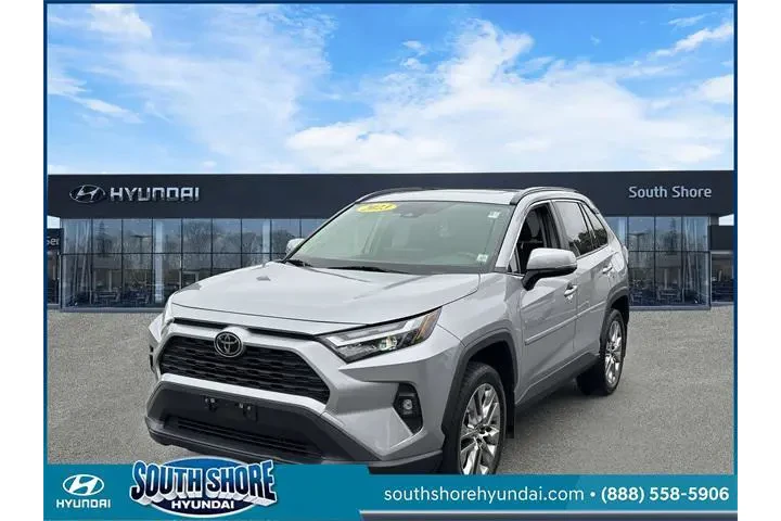 $32418 : Toyota RAV4 2023 AWD XLE Pre image 4