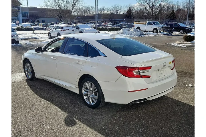 $15866 : Honda Accord 2019 LX 4dr Sed image 4