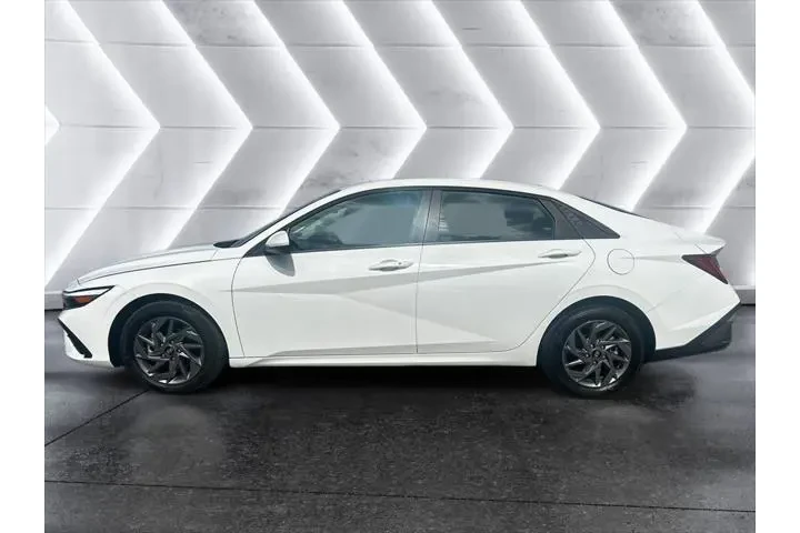 $21995 : Hyundai ELANTRA Hybrid 2024 image 1