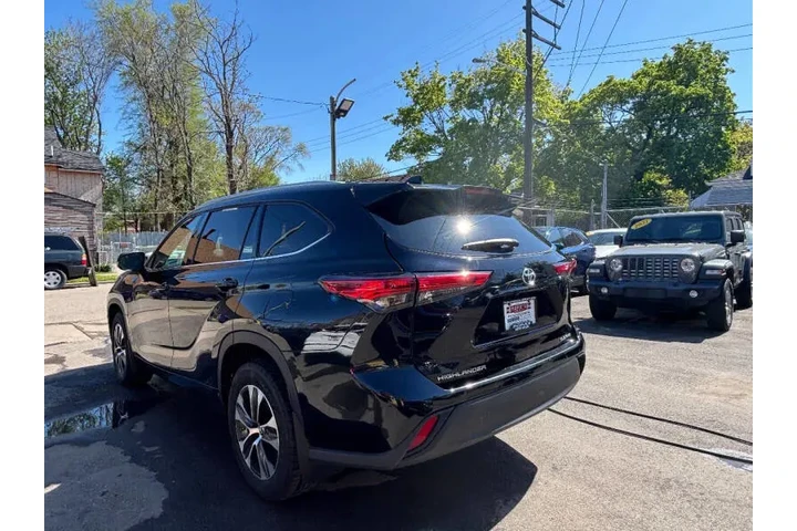 $27995 : 2022 Highlander XLE image 6