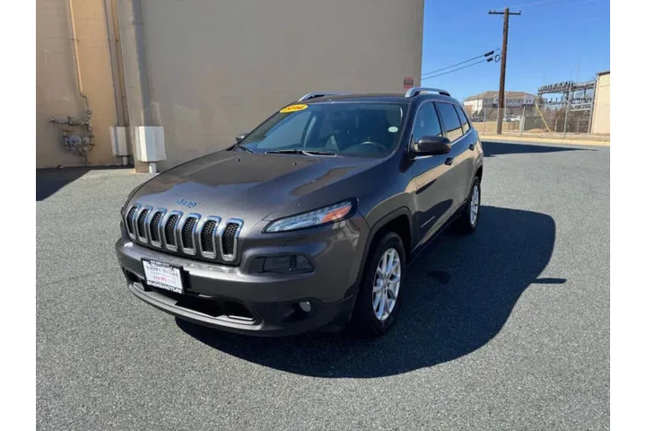 2014 Cherokee Latitude image 5