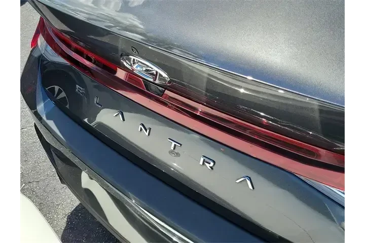 $16990 : Hyundai ELANTRA 2022 SEL 4dr image 5