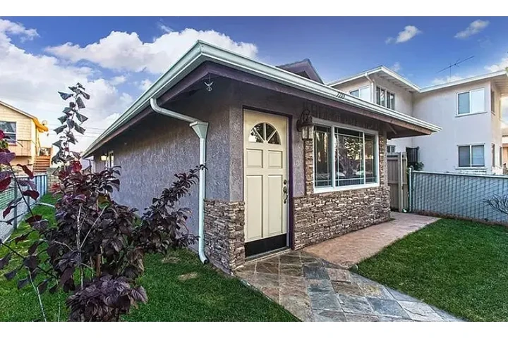$1765 : Montebello near Public trans image 1