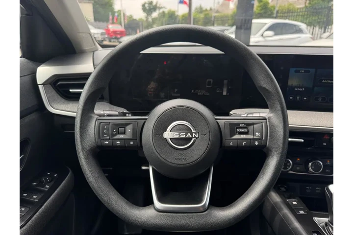 2025 Kicks SV image 8