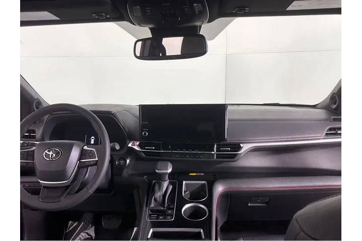 $52989 : Gold Certified2025 Sienna XSE image 3