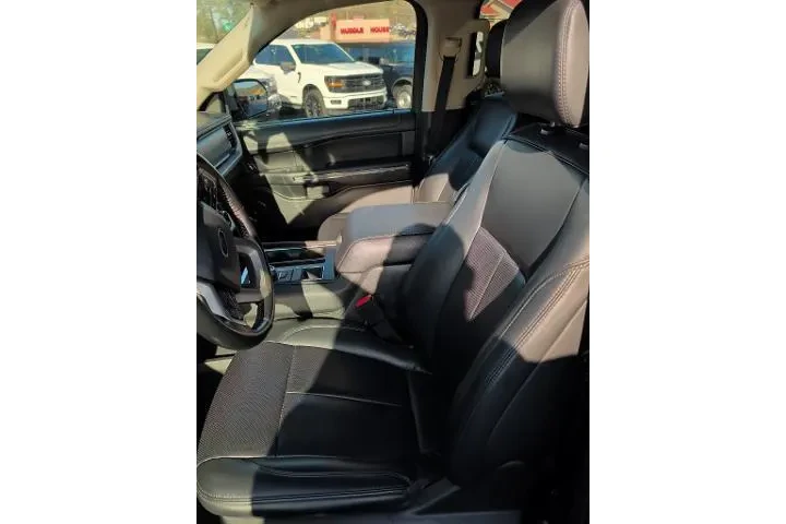 $36927 : Ford Expedition 2024 4x2 XLT image 6
