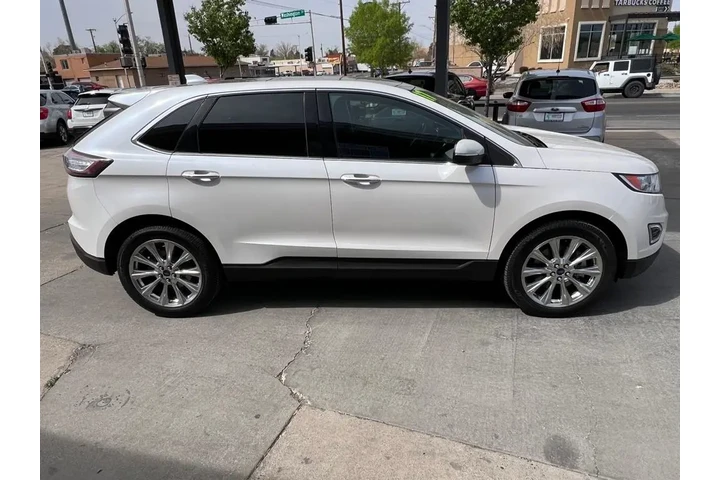 2017 Edge Titanium AWD image 4