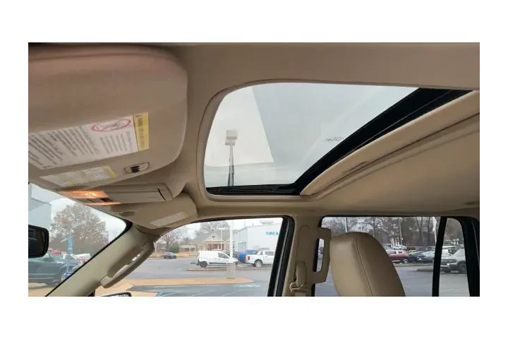 $14425 : Ford Expedition 2017 4x2 Lim image 5