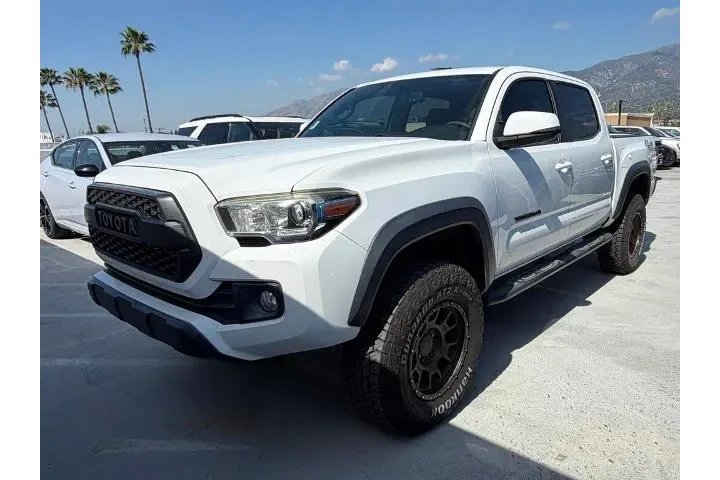 $30888 : Toyota Tacoma 2017 4x2 TRD O image 2