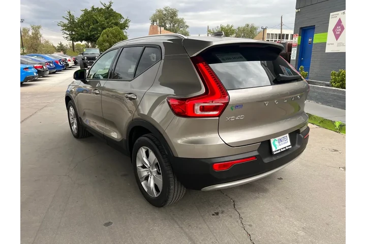 2022 XC40 T5 Momentum AWD image 7