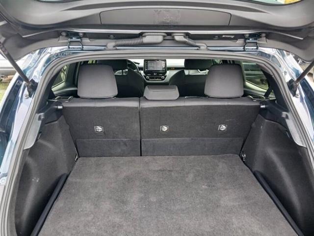$16300 : 2019 Corolla Hatchback SE image 5