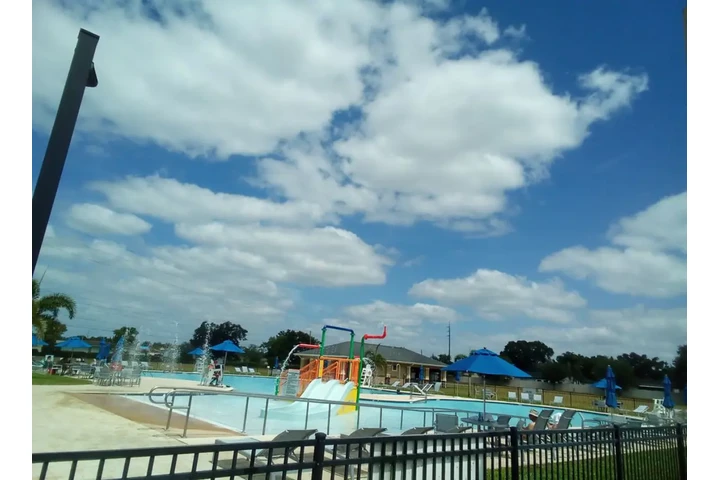 $2500 : Rent image 5