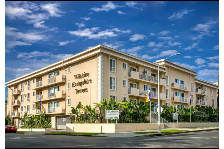 $1300 : Wilshire Hampshire tower image 4