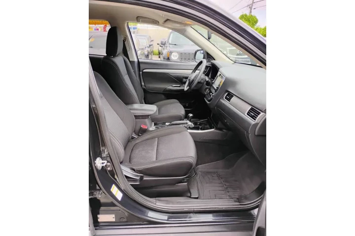 $8850 : 2018 Outlander LE image 9