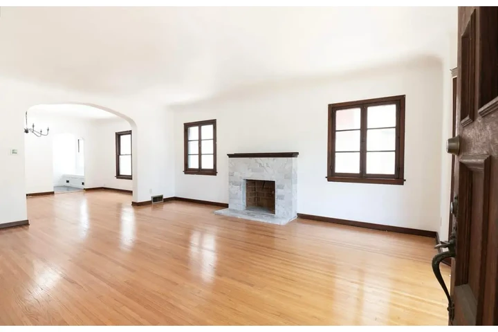 $2500 : 3BED/2BATH HOME IN SOUTH GATE image 3