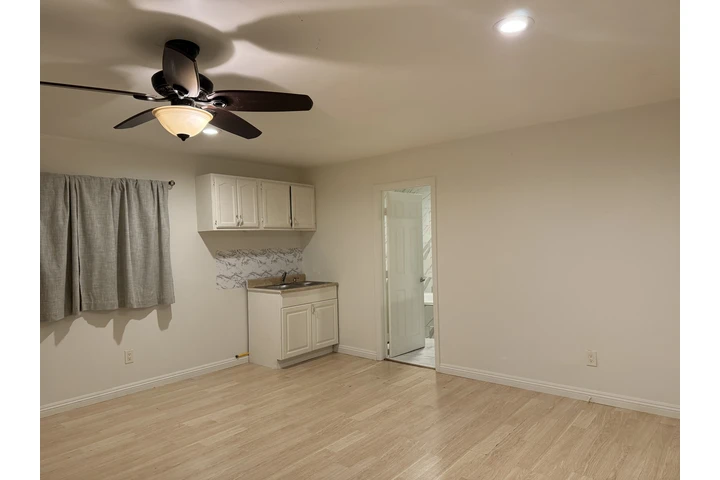 $1800 : Rento estudio image 2