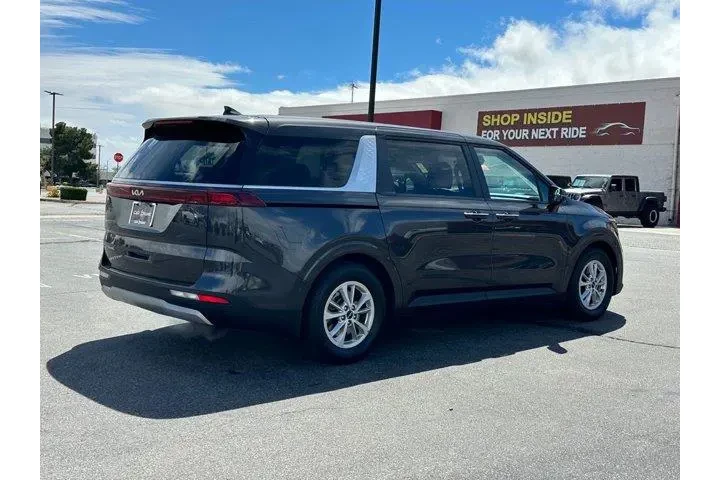 $26935 : Kia Carnival 2022 LX 4dr Min image 5