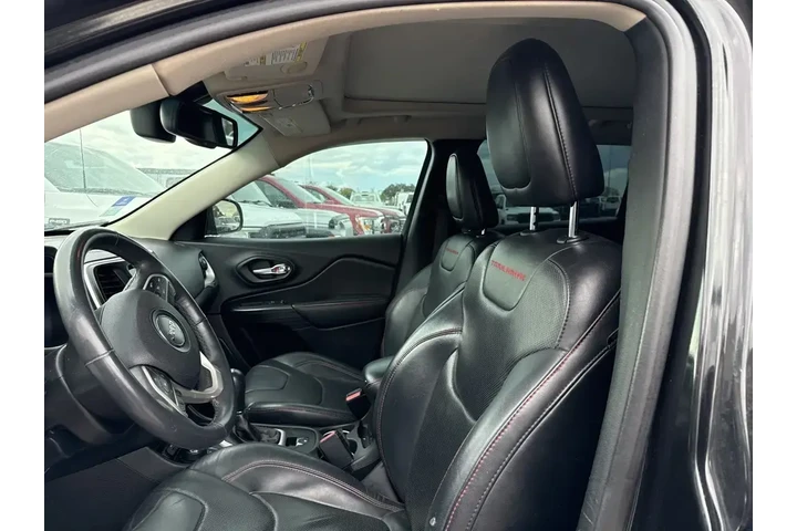 $9991 : Jeep Cherokee 2015 4x4 Trail image 9