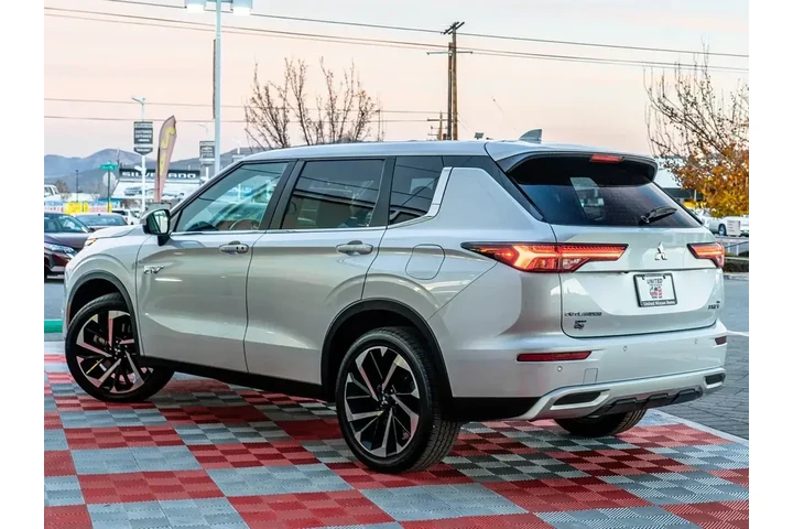 $25988 : Mitsubishi Outlander PHEV 20 image 4