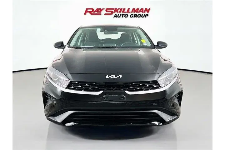 $17975 : Kia Forte 2023 LXS 4dr Sedan image 2