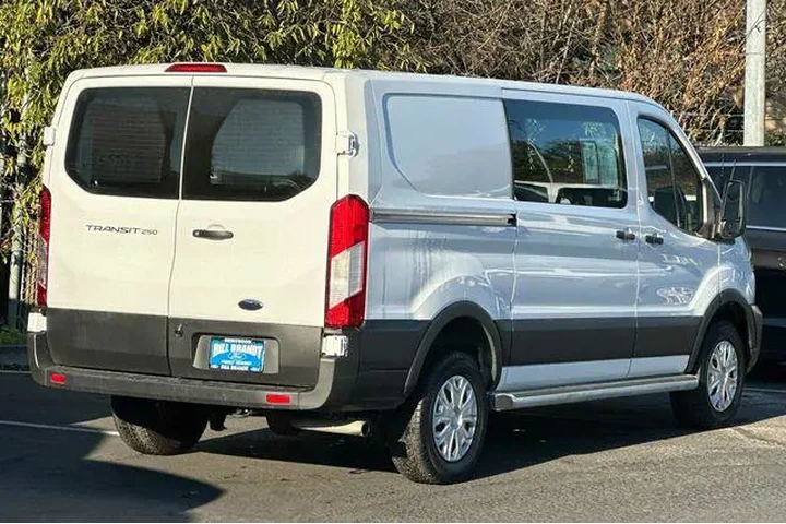 $32871 : Ford Transit 2024 250 3dr SW image 3
