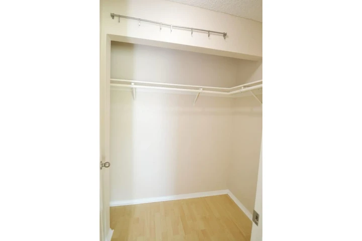 $1400 : 1Bed 1Bath & Studio Apt in, LA image 7