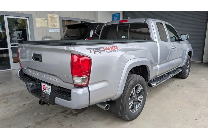 $34990 : 2017 Tacoma TRD Sport V6 image 8