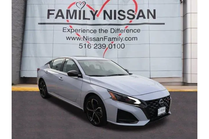 $28409 : Nissan Altima 2023 2.5 SR 4d image 1