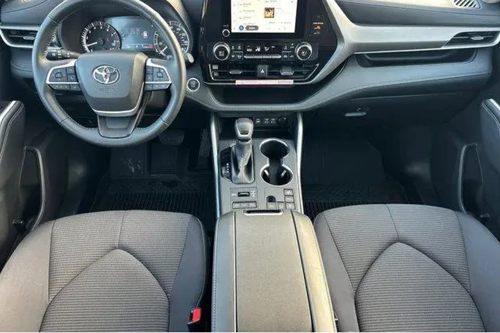 $39900 : Toyota Highlander 2025 AWD L image 6