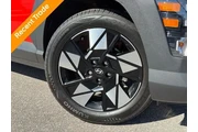 $23499 : Hyundai KONA 2025 SEL 4dr Cr thumbnail