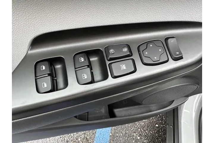 $18888 : Hyundai KONA 2023 AWD SEL 4d image 9