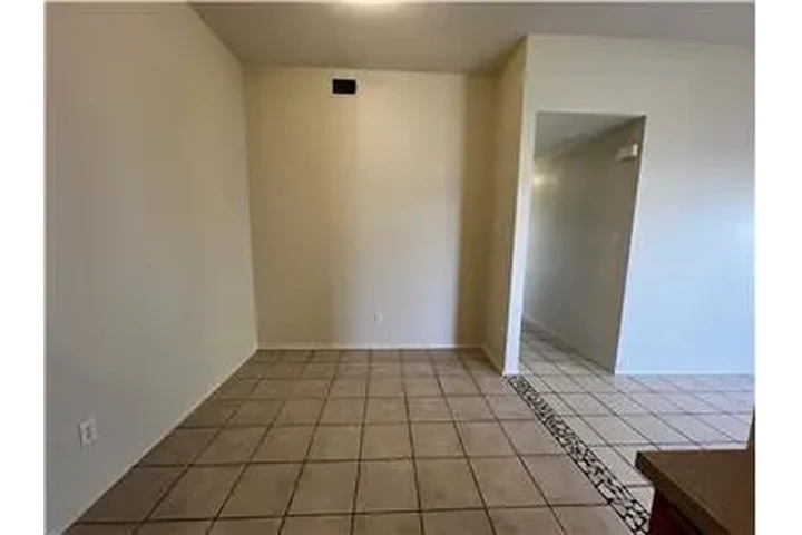 $1200 : Rental property with 3 bedro image 9