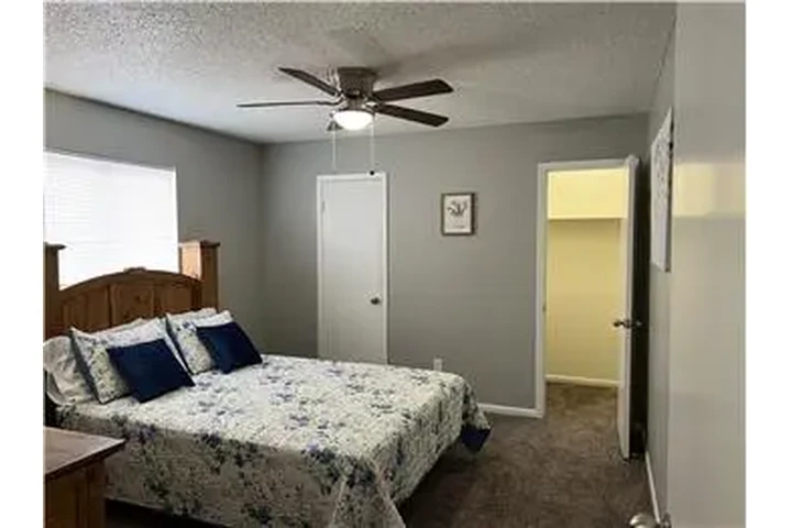 $1050 : Rental property with 2 bedro image 7