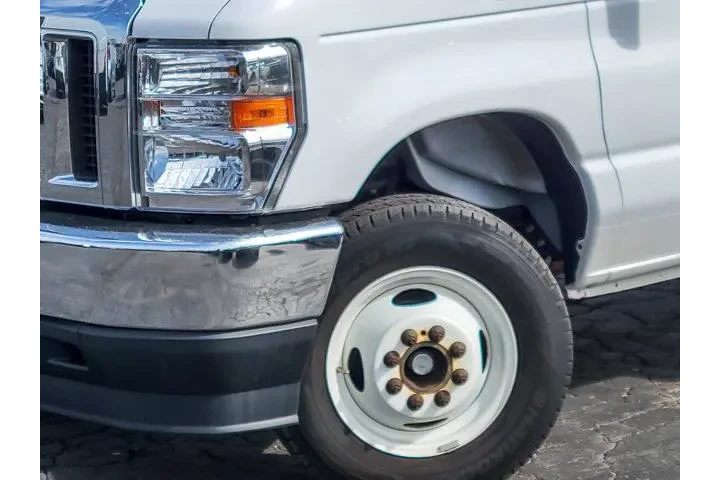 $39997 : Ford E-Series 2023 E-350 SD image 3