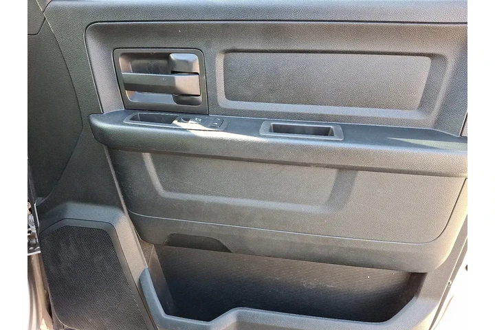 $20499 : Ram 1500 2018 4x4 Express 4d image 8