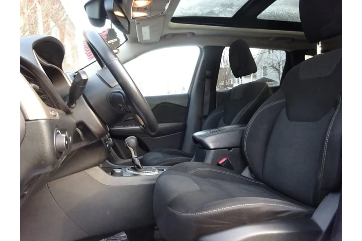 $8900 : 2015 Cherokee 4WD 4dr Latitud image 8