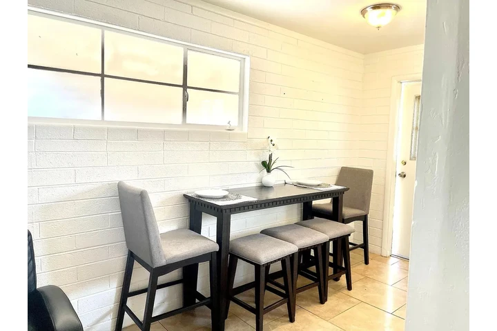 $900 : mid-century modern home image 4