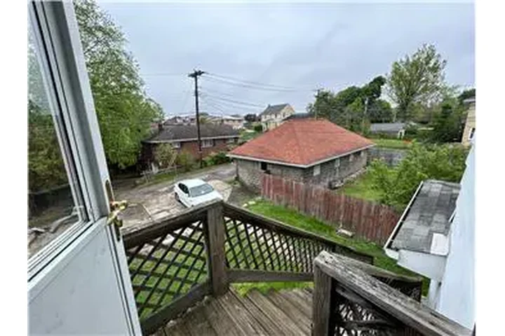 $700 : Rental property with 2 bedro image 2