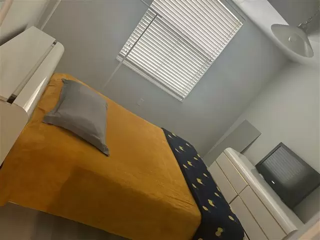 $1100 : Se renta habitación Doral FL image 7